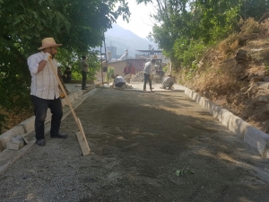 Şemdinli’de Cadde Ve Sokaklara Kilit Parke Taşı Döşeniyor