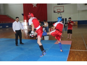 İskenderun’da Genç Kick Boksçular 15 Temmuz Şehitleri İçin Ringe Çıktı