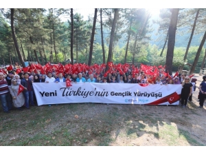 Akademi Lise Öğrencileri Şehitler İçin Yürüdü