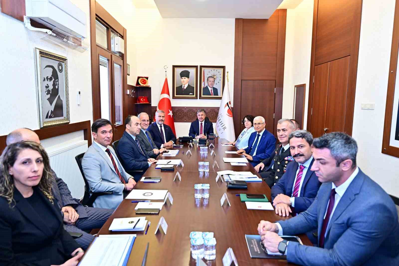 eskisehir-de-universitelerde-huzur-ve-guvenligin-saglanmasina-yonelik-toplanti-yapildi