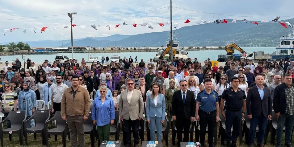 sinop-ta-cocuklar-sanat-muzik-ve-sporla-bulustu