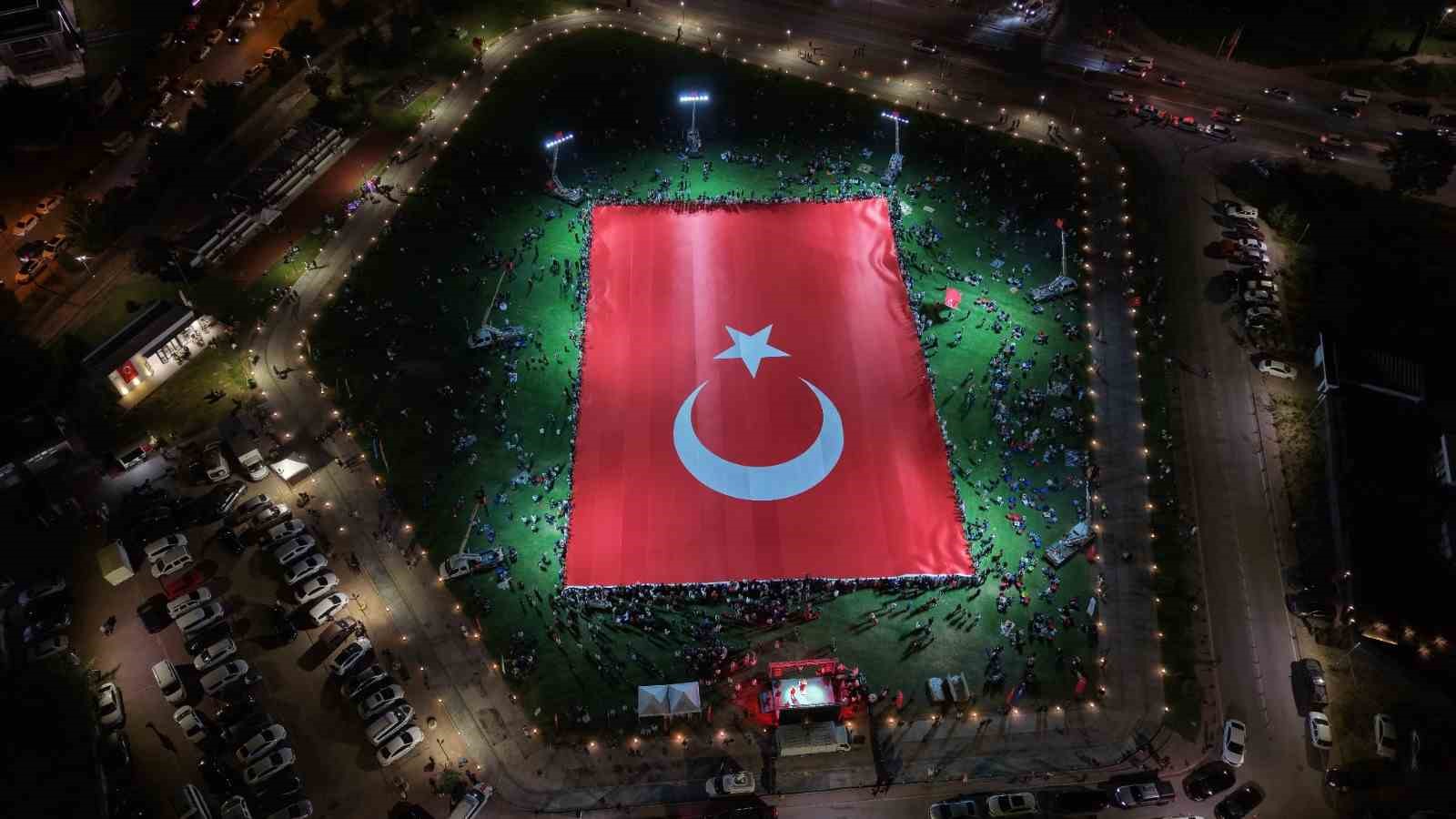 kayseri-de-dunyanin-en-buyuk-turk-bayragi-acildi