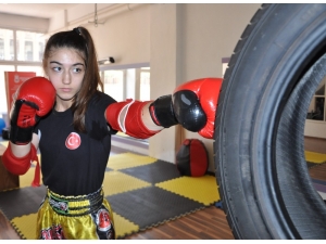 Manisalı Milli Sporcu Rabia Ercan, Ömer Halisdemir İçin Ringe Çıkacak