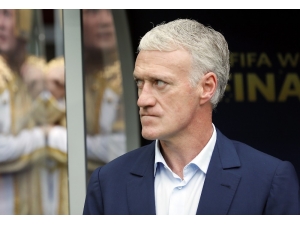 Şampiyon Fransa’da Teknik Direktör Deschamps Tarihe Geçti