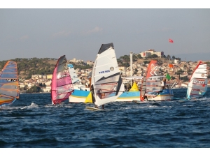 Ayvalık’ta Düzenlenen Rüzgar Sörfü Slalom Ligi 1. Etabı Sona Erdi