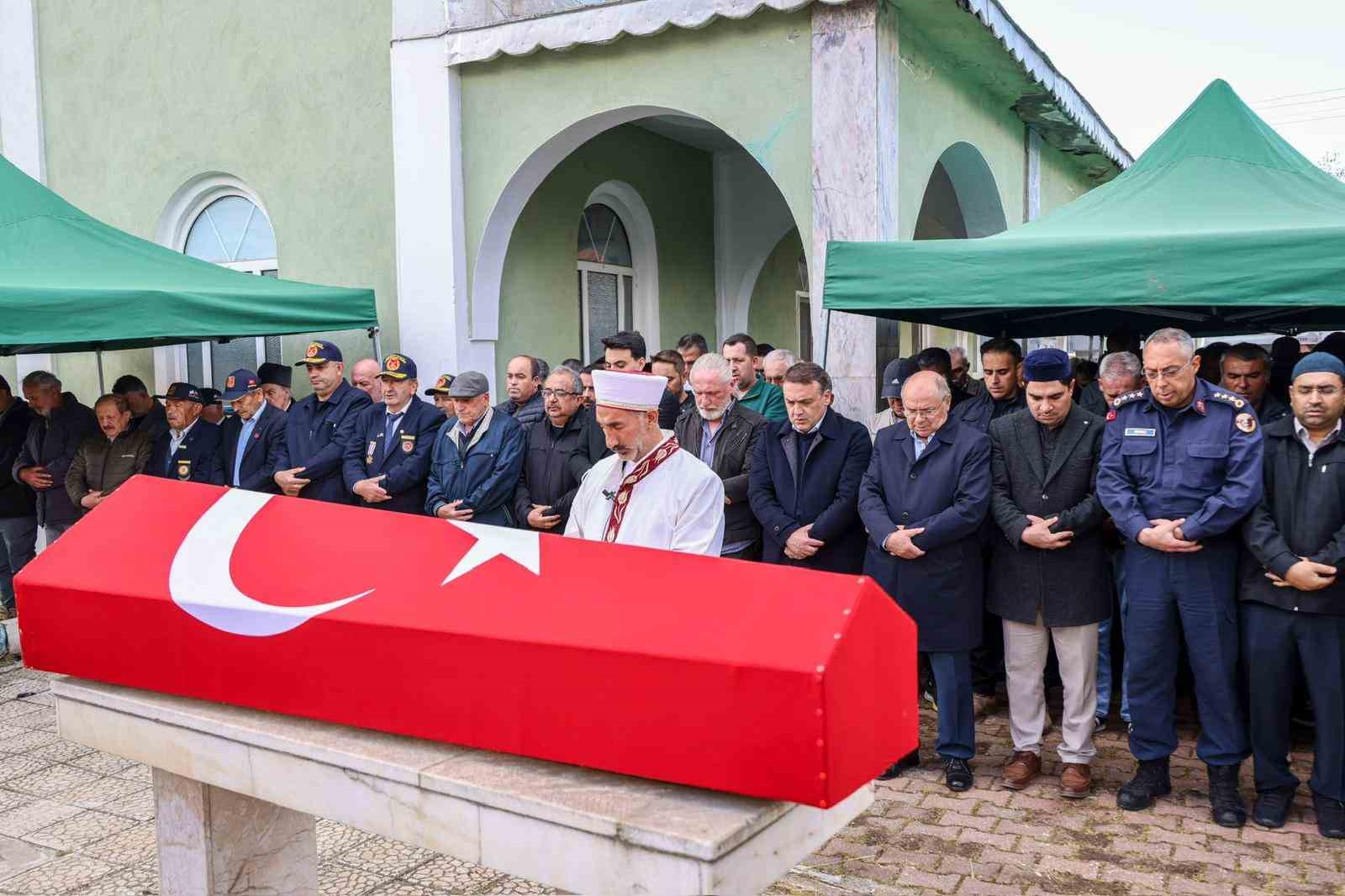 vefat-eden-kibris-gazisi-son-yolculuguna-ugurlandi