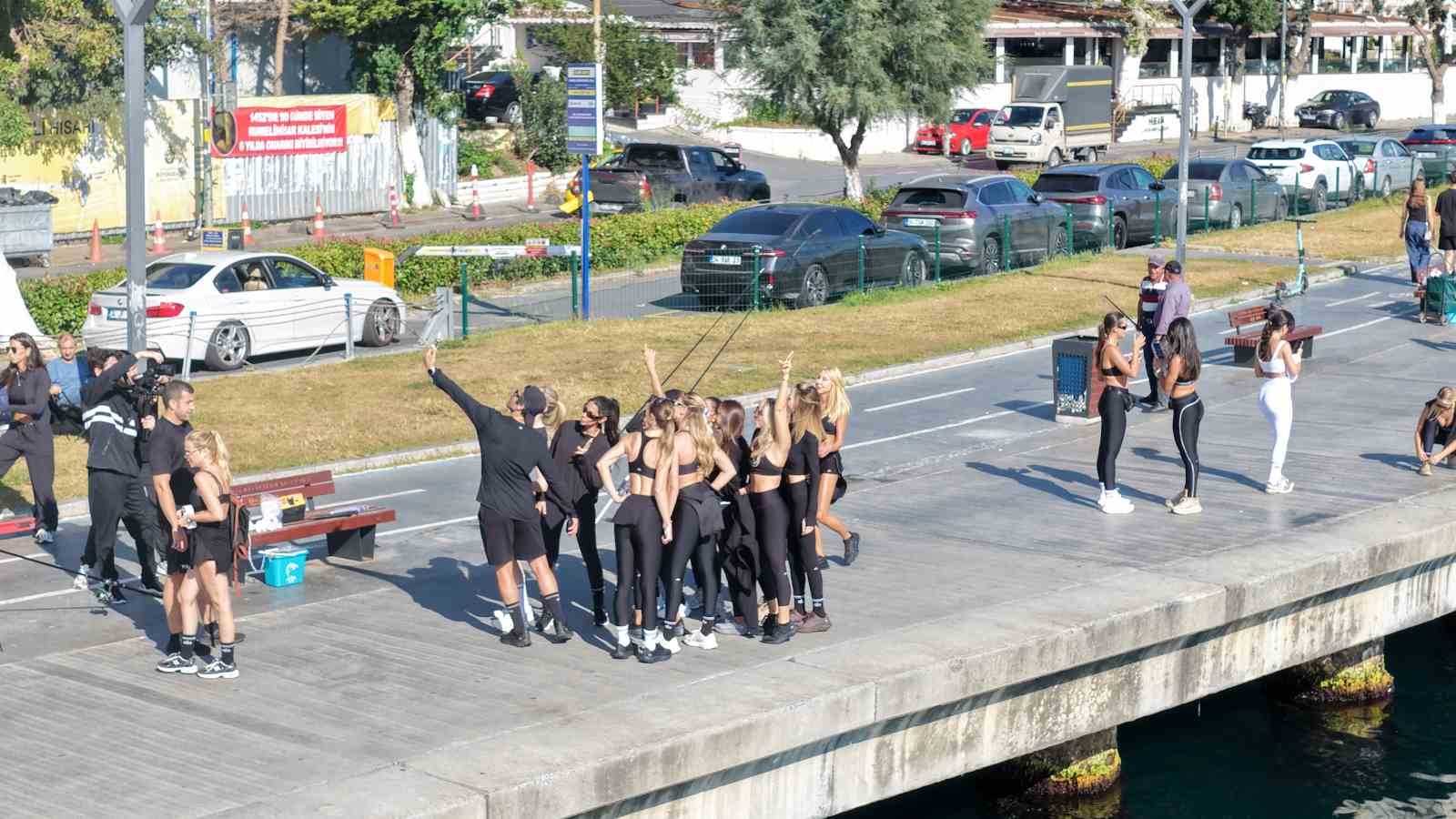 istanbul-bogazi-nda-gorkemli-yaza-veda-yuzlerce-jet-ski-bogazda-gorsel-solen-olusturdu