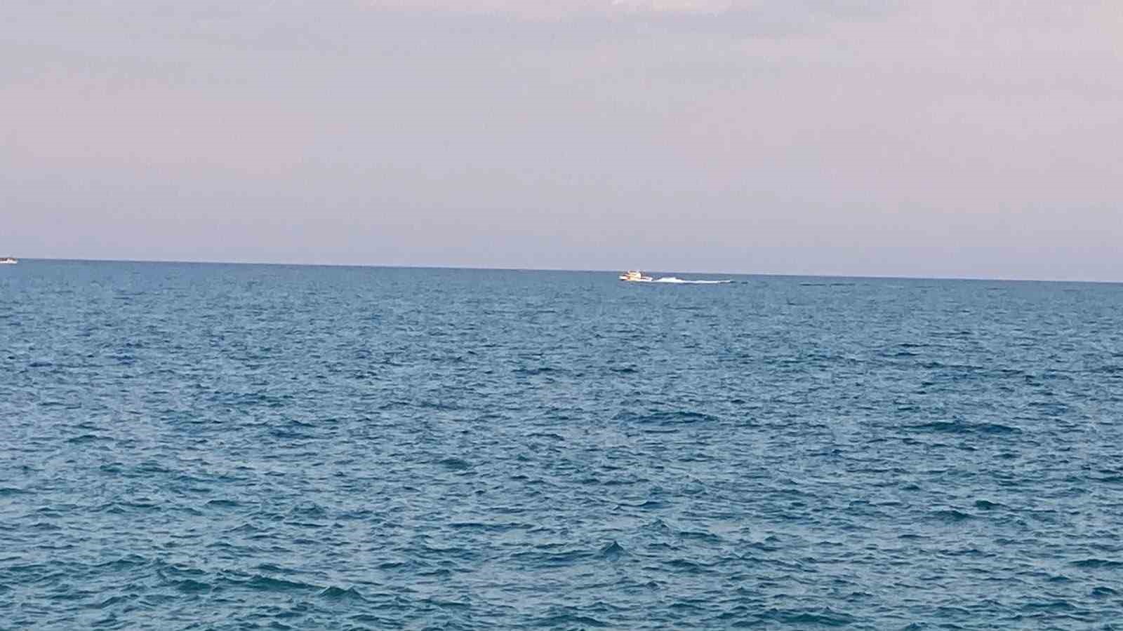 kizkalesi-nde-denizde-kaybolan-sahsin-bulunmasi-icin-arama-calismalari-suruyor