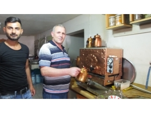 Bu Kahvehaneci Çayı, Limonatayı, Ayranı 50 Kuruşa Satıyor