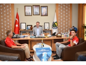 Dostum’un Yamaç Paraşütü Takımından Büyük Başarı