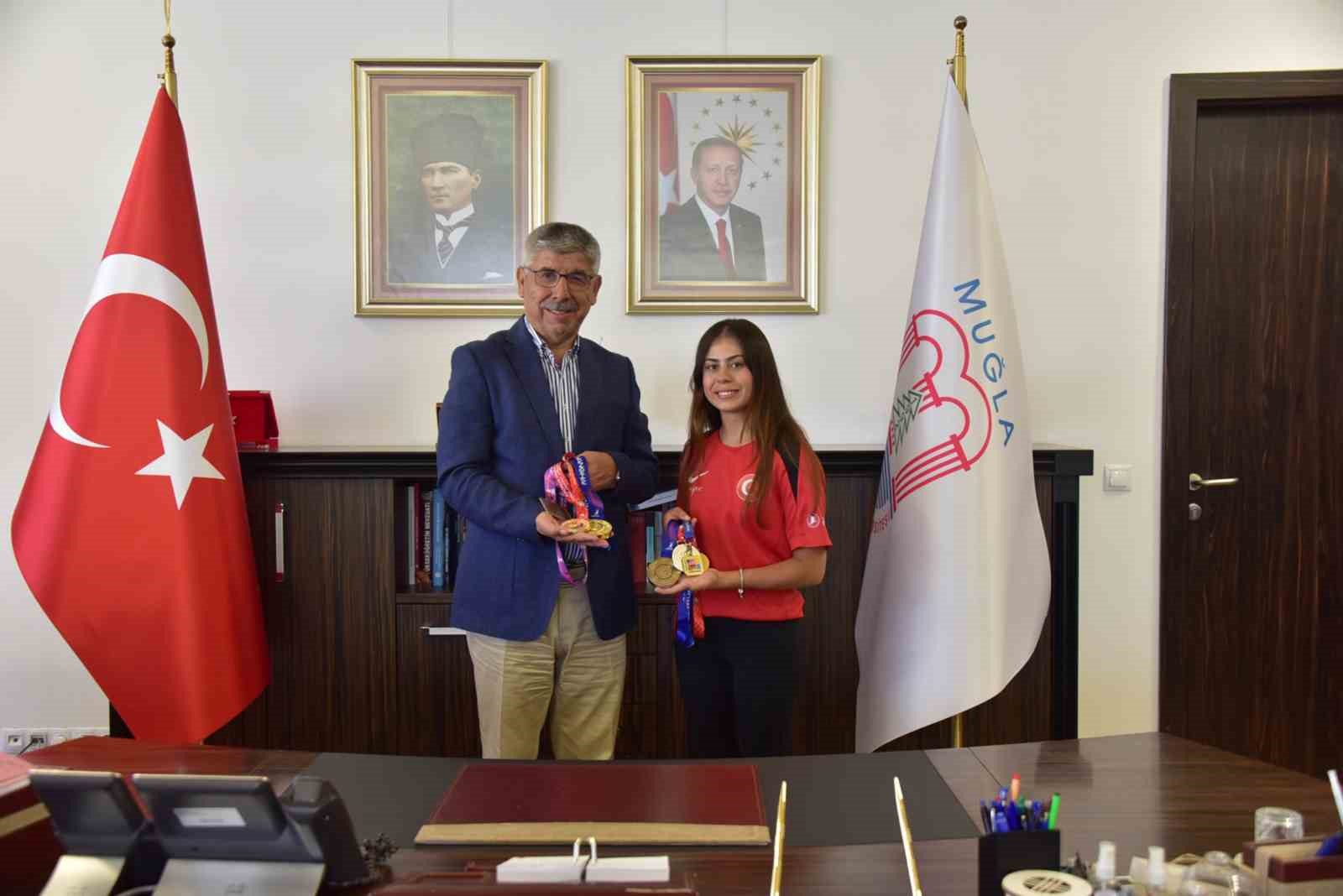 msku-lu-milli-sporcu-burun-dan-madalya-ziyareti
