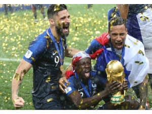 Mendy’den 9 Maçta Dünya Kupası Ve Premier Lig Şampiyonluğu