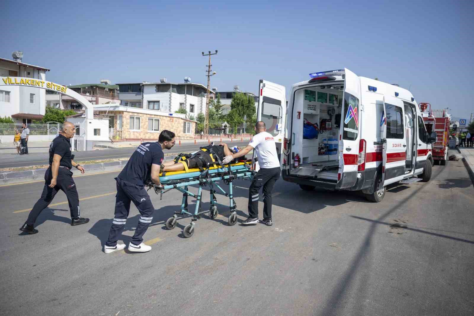 mersin-de-gercegini-aratmayan-trafik-kazasi-tatbikati