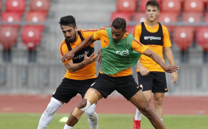 Galatasaray, Psv Ve Valencia'ya Isınıyor