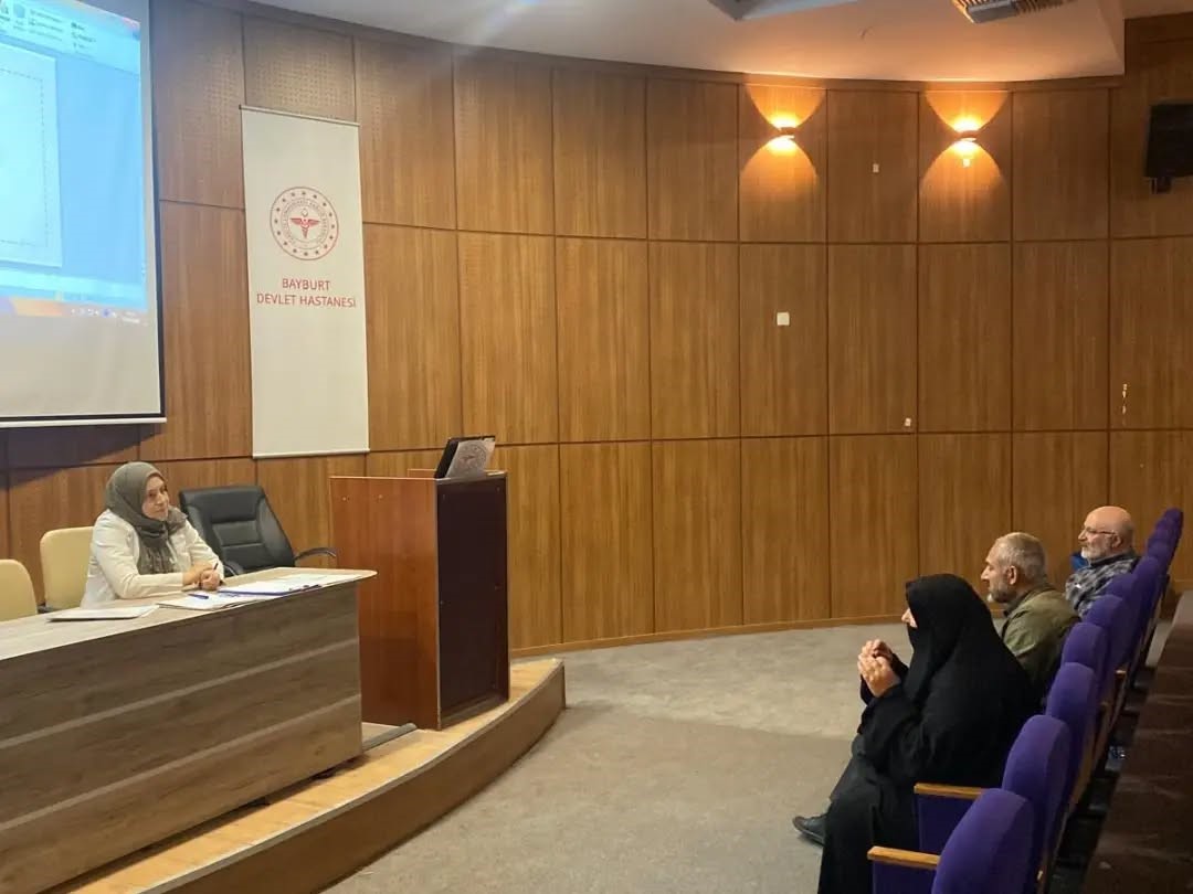 bayburt-ta-hastalar-ve-yakinlari-diyabet-okulunda-egitim-aldi