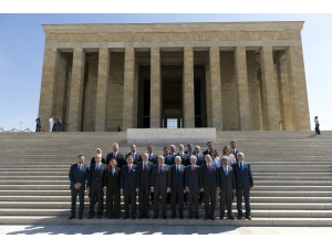 Tbmm Başkanı Yıldırım Anıtkabir’i Ziyaret Etti