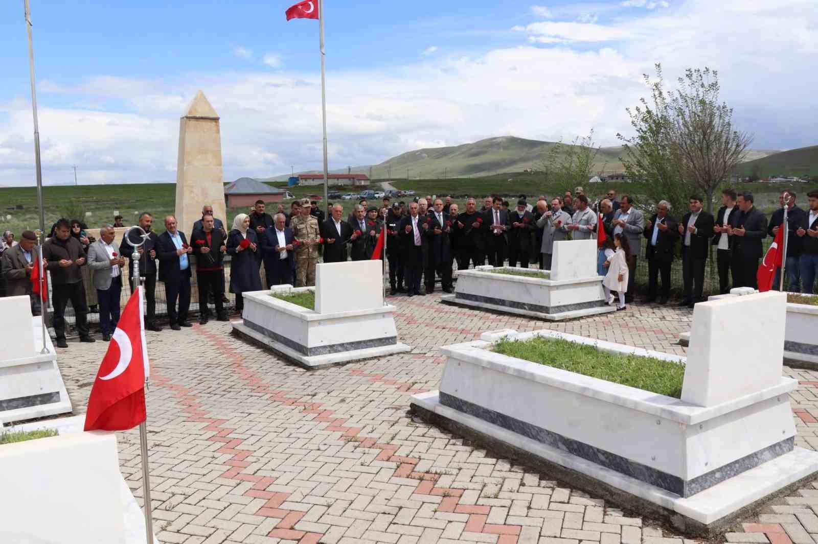 edebuk-sehitleri-kabirleri-basinda-anildi