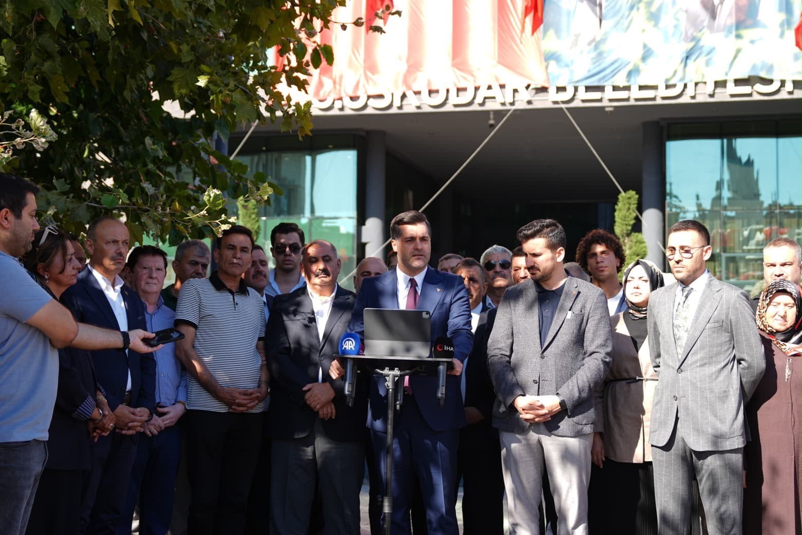 ak-parti-den-uskudar-belediyesi-ne-hizmetsizlik-protestosu
