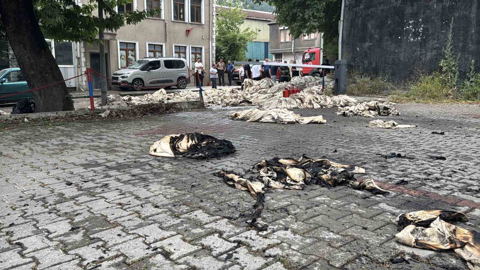 karabuk-te-tekstil-isletmesinde-yangin-panigi