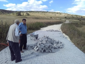 İmece Usulüyle Kilit Parke Taşı Döşediler