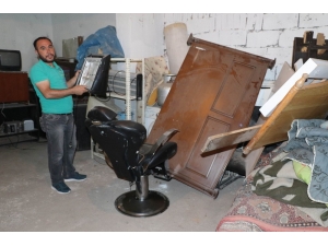 İkinci El Eşya Satarak Hasta Eşine Ve Çocuğuna Bakıyor