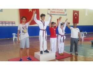 Bayraklı’nın Sporcuları Derecelerle Döndü