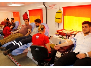 Fabrika Çalışanlarından Kızılay’a Anlamlı Bağış