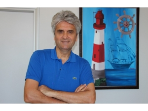 Doç. Dr. Hayati Akbaş: "Meme Büyüklüğü Erkekleri Psikolojik Olarak Etkiler"