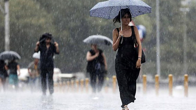 Meteoroloji Saat Verip Uyardı! İstanbul Bugün Sağanak Yağışa Teslim Olacak