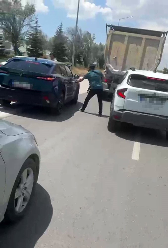 konya-polisinden-uyusturucu-sevkiyatina-darbe-900-kilogram-uyusturucu-uretilebilen-ham-madde-ele-gecirildi