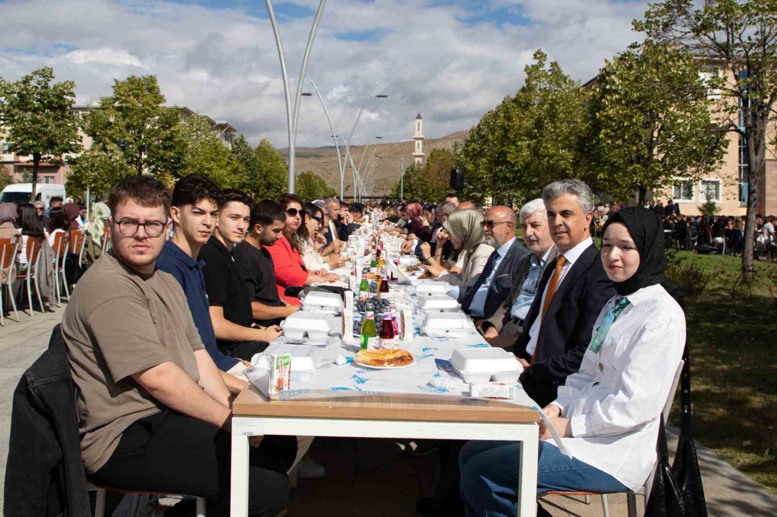 ebyu-ogrencileri-hos-geldiniz-kahvaltisi-programinda-bulustu
