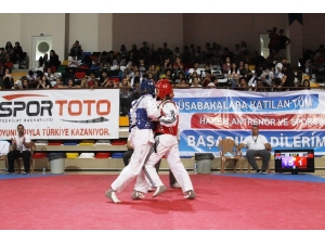 Türkiye Taekwondo Şampiyonası Açılış Sereonisi Yapıldı