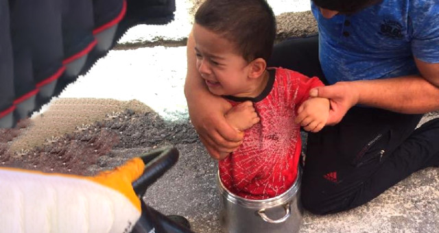 Düdüklü Tencereye Sıkışan 2 Yaşındaki Ahmet'i İtfaiye Kurtardı