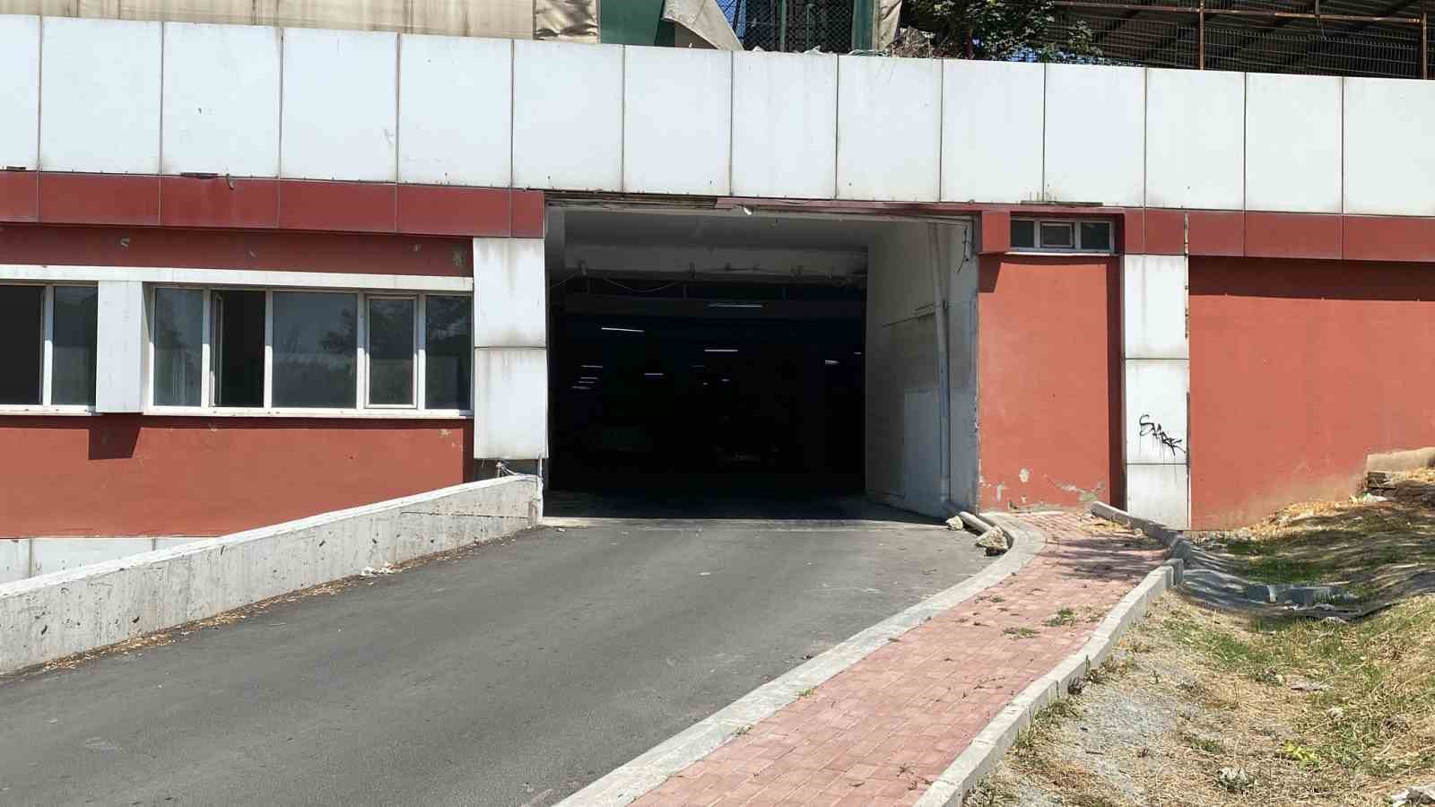 bayrampasa-da-pazar-yerinde-erkek-cesedi-bulundu