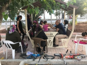Kara’nın Mahalle Sakinleri İle Bir Araya Gelmeyi Sürdürüyor