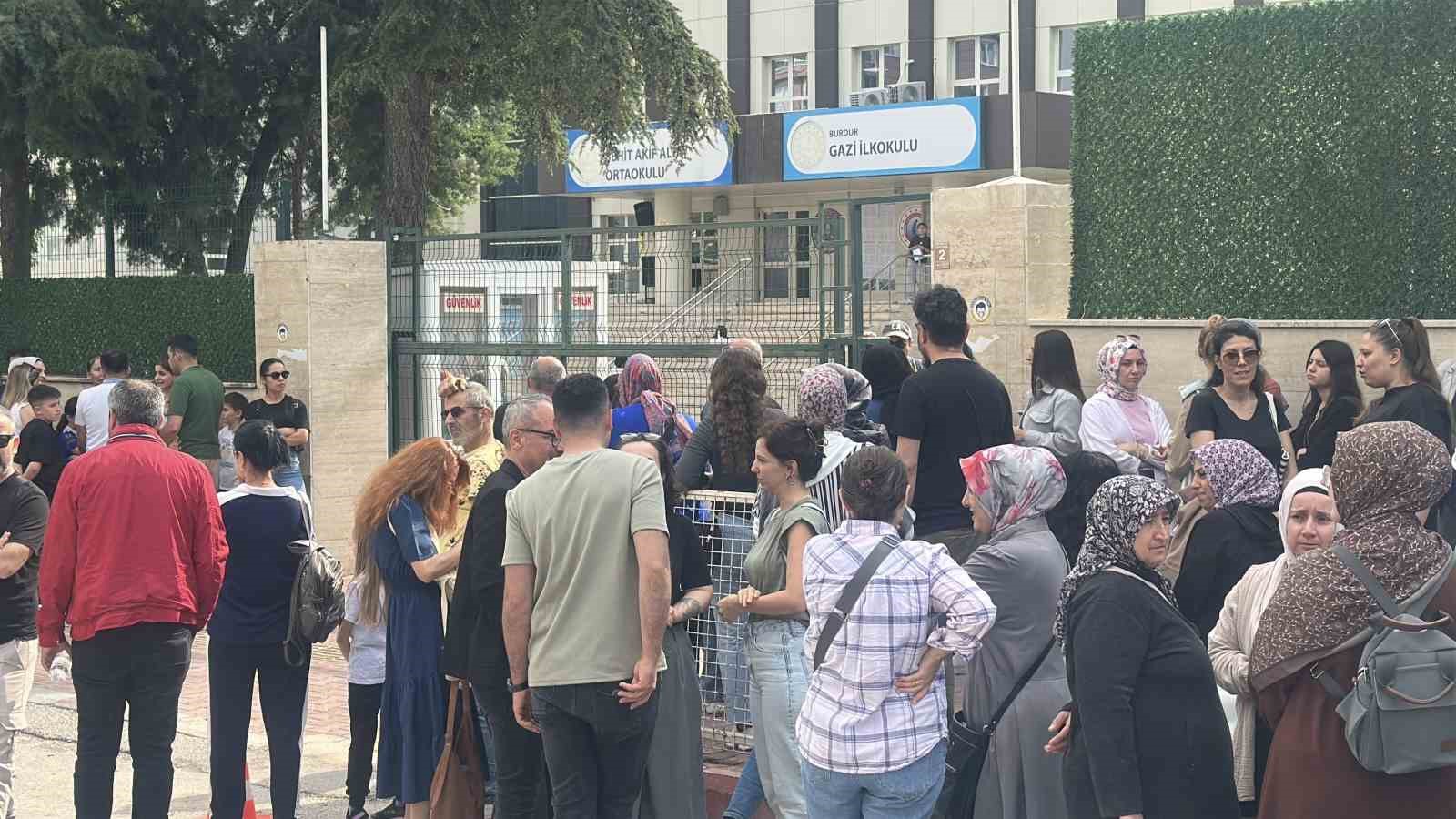 burdur-da-2-bin-317-ogrenci-lgs-heyecani-yasiyor