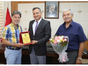 Erü’de En Çok Kornea Nakli Yapan Hekime Plaket Takdim Edildi