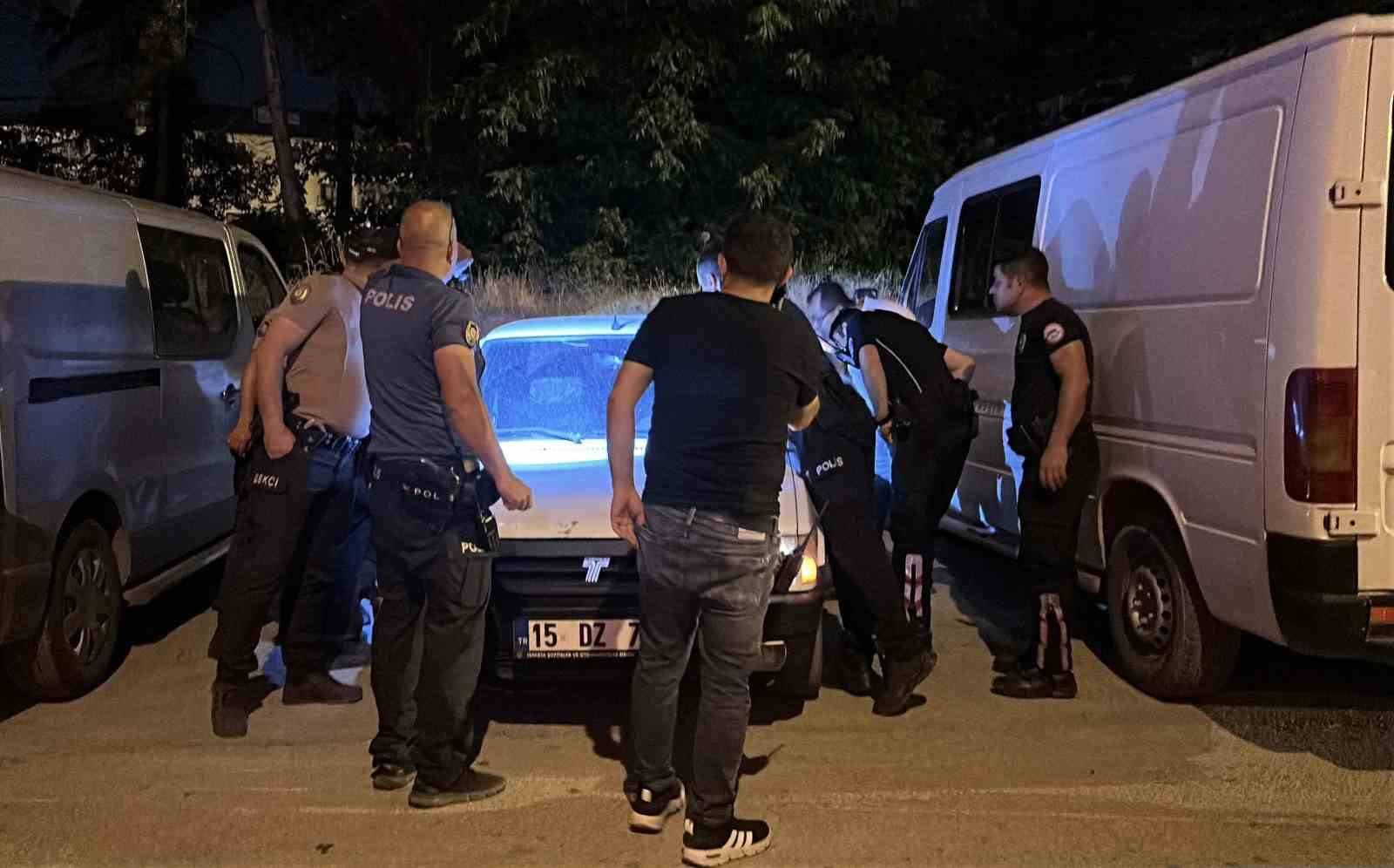 burdur-da-aracin-icinde-hareketsiz-bulunan-genc-hastanede-hayatini-kaybetti
