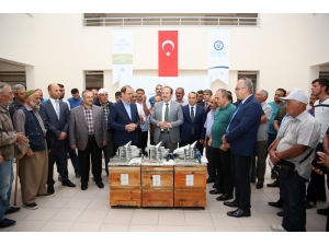 50 Çiftçiye 500 Adet Kovan Dağıtıldı