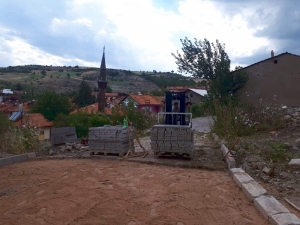 Eskigediz’de Tarihi Kemere Çıkan Yollar Tamir Ediliyor