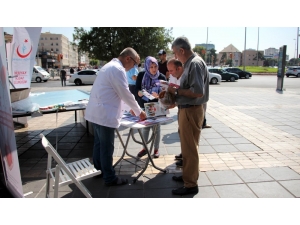 İl Sağlık Müdürlüğü Sağlıklı Yaşam Aracıbilgilendirme Ve Denetim İçin Cumhuriyet Meydanındaydı