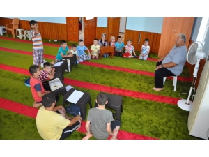 Öğrenciler Hem Eğleniyor, Hem Kur’an Öğreniyor