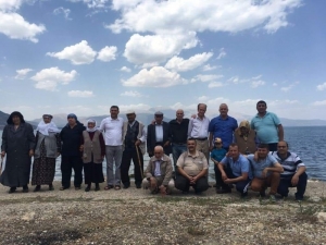 Huzurevinde Kalan Yaşlılar Eğirdir Gölü’nde Gönüllerince Eğlendiler