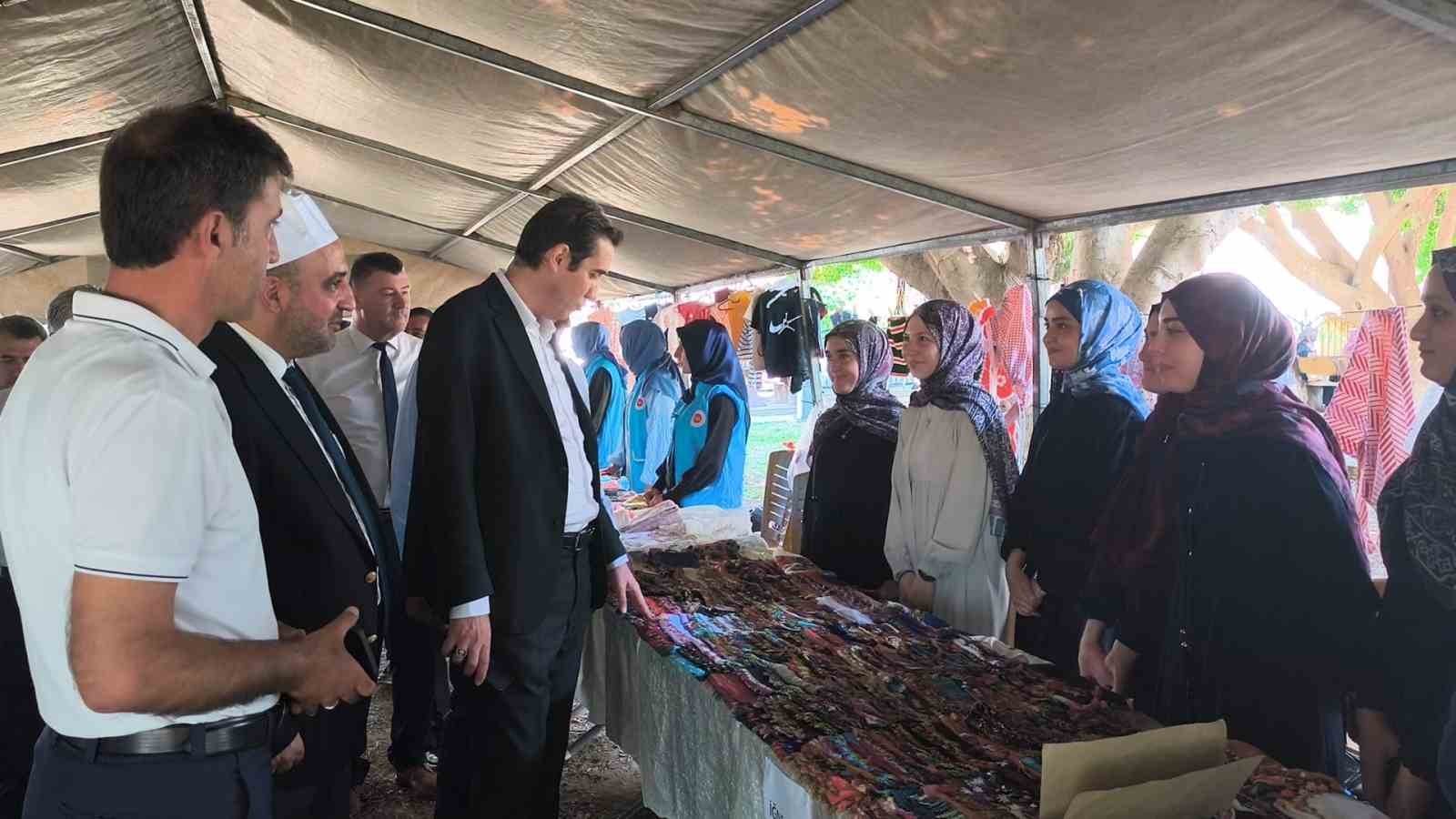 bozyazi-da-kur-an-kursu-ogrencileri-icin-hayir-carsisi-acildi