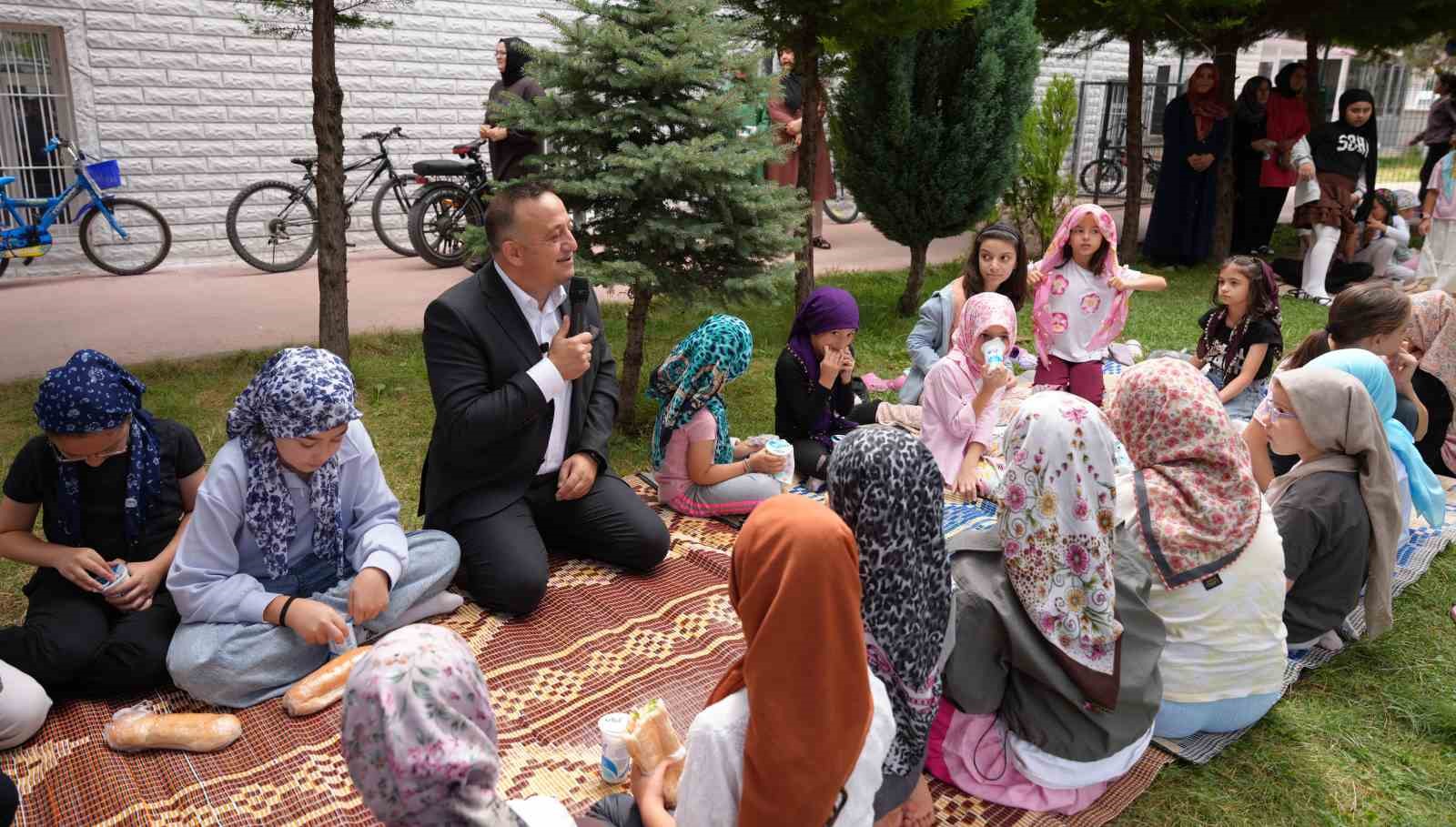 baskan-ural-dan-miniklere-tatli-surpriz