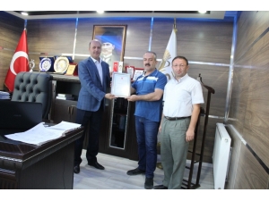 Şuhut Osb’de İlk Yatırımcıya Tapusu Verildi