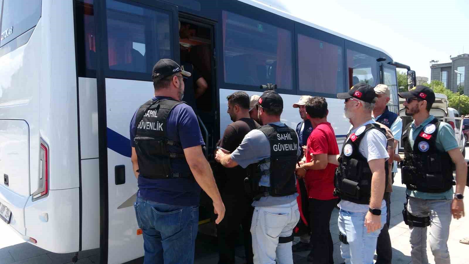 gokceada-da-yasa-disi-yollarla-yurt-disina-cikmaya-hazirlanan-6-feto-suphelisi-yakalandi