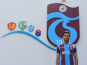 Trabzonspor, İranlı Milli Futbolcu Vahid Amiri İle Sözleşme İmzaladı