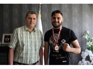 Hataylı Kick Boksçular Madalyalarla Döndü