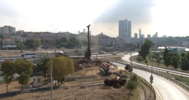 Kadıköy'de Gaz Paniği! İş Makinesi Doğalgaz Borusunu Patlattı